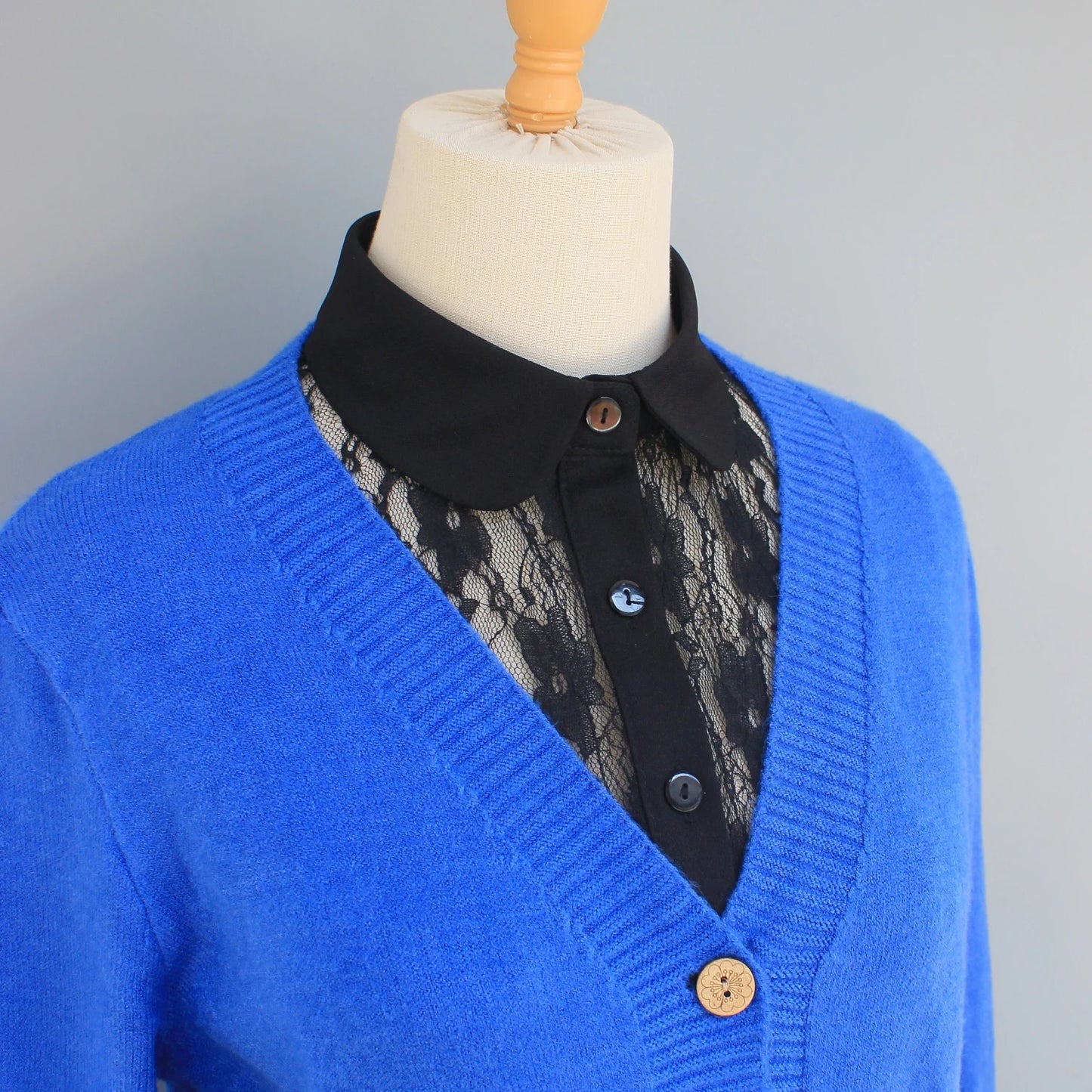 Ivory Whisper Lace Collar